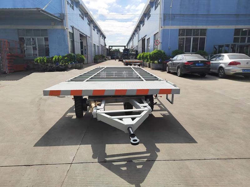 16TU8（中国）骨架式全挂车