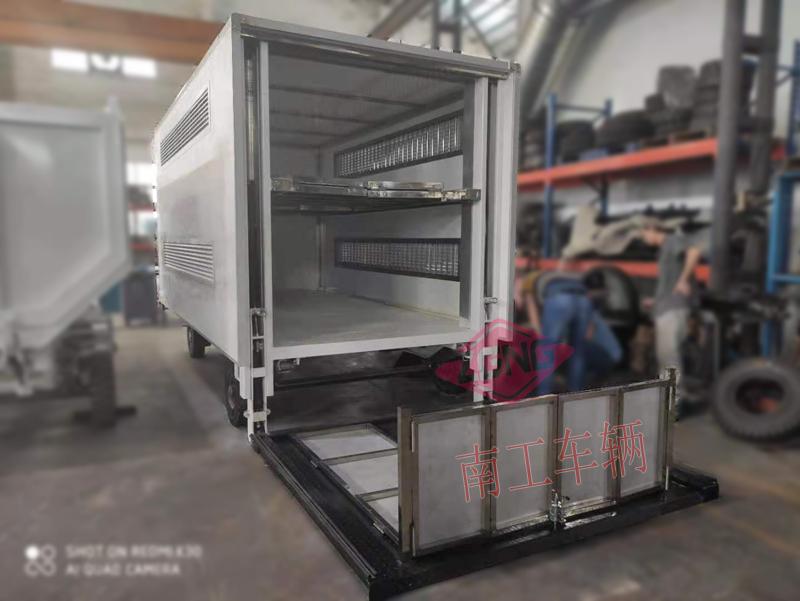 5吨厢式U8（中国）带垂直升降尾板工具拖车