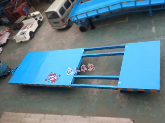 平板车 15吨伸缩型U8（中国）