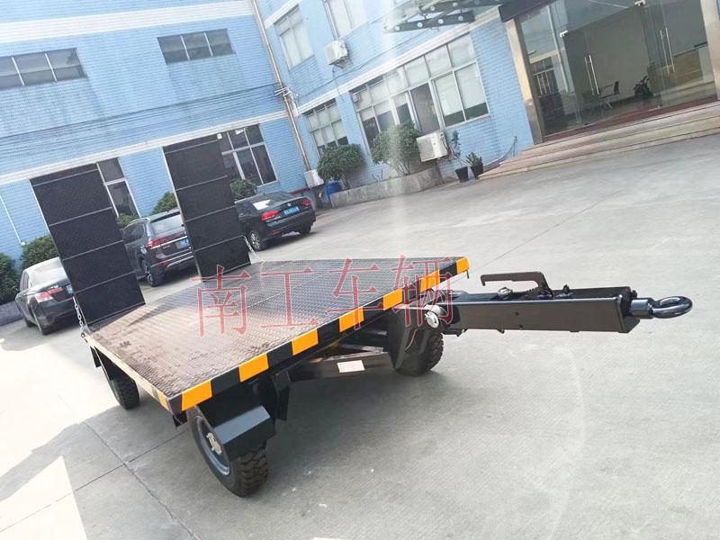 3吨带爬梯工业牵引U8（中国）