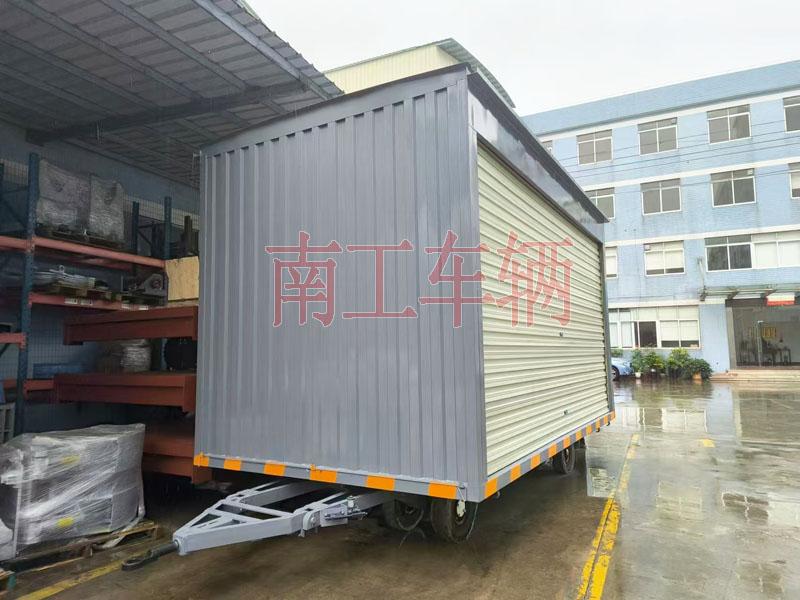 10吨箱式U8（中国）两侧带卷帘门 牵引雨篷拖车