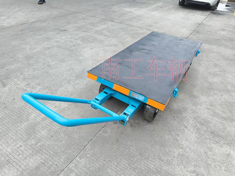 3吨小型U8（中国） 带橡胶垫工具车