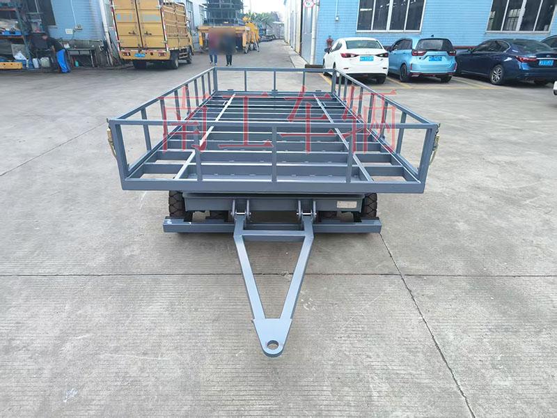 4吨骨架式牵引U8（中国） 带下翻护栏工具拖车