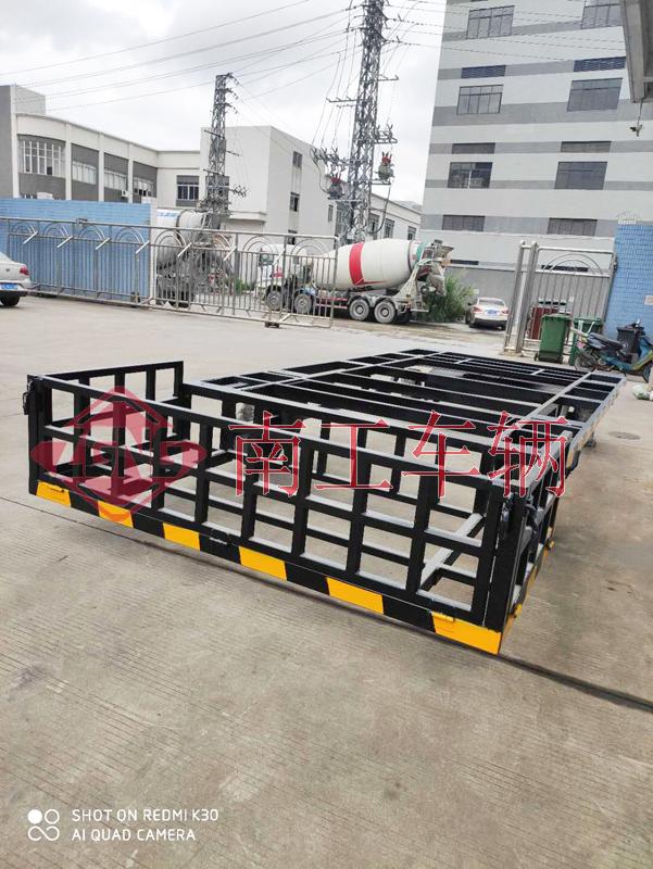 4-ton skeleton flatbed trailer with small tail box