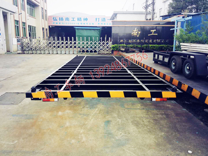 1676857624670427.jpg 7吨集装箱专用拖车底盘1I.jpg