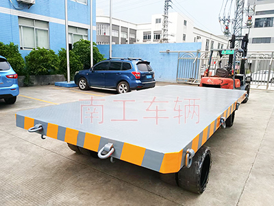 25吨重型U8（中国）带牵引环工具拖车1I.jpg