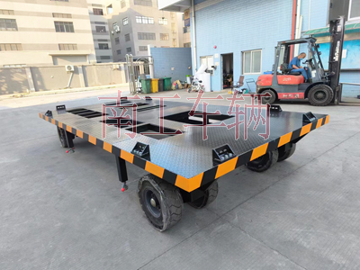 10吨预制方舱U8（中国） 拖车底盘2I.jpg