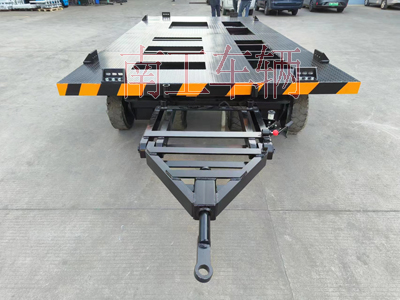 10吨预制方舱U8（中国） 拖车底盘4I.jpg