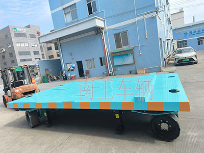 18吨重型U8（中国） 四个转盘工具拖车3I.jpg